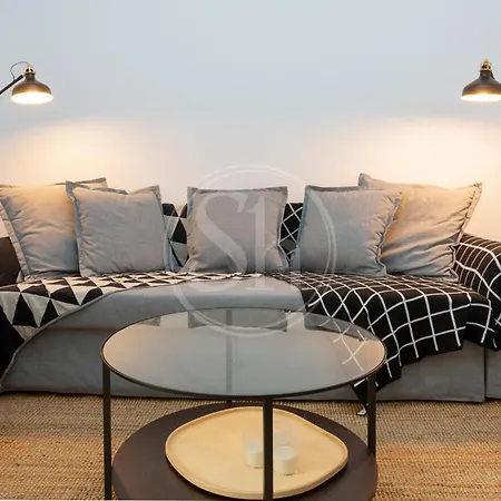 Modern Flat Near Sagrada Familia * Barcelona