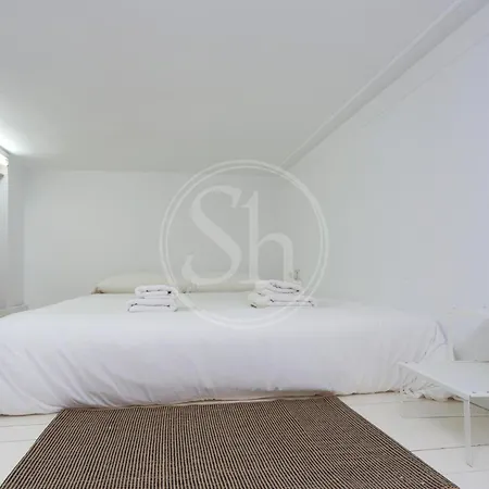 Modern Flat Near Sagrada Familia *