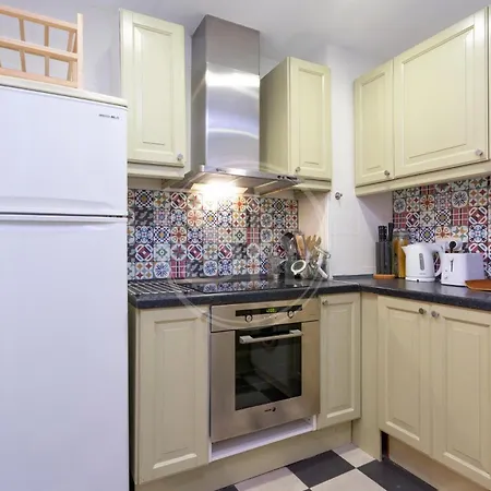 Modern Flat Near Sagrada Familia Apartment